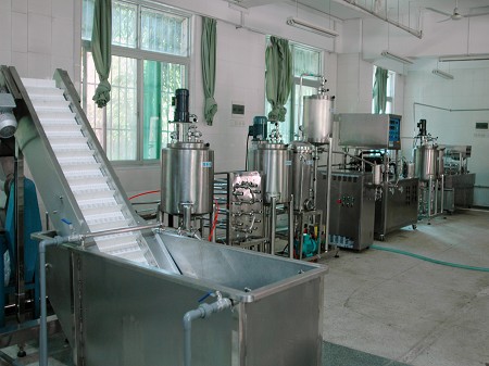 概述乳品皮帶輸送機配件護欄夾的結(jié)構(gòu)和材質(zhì)